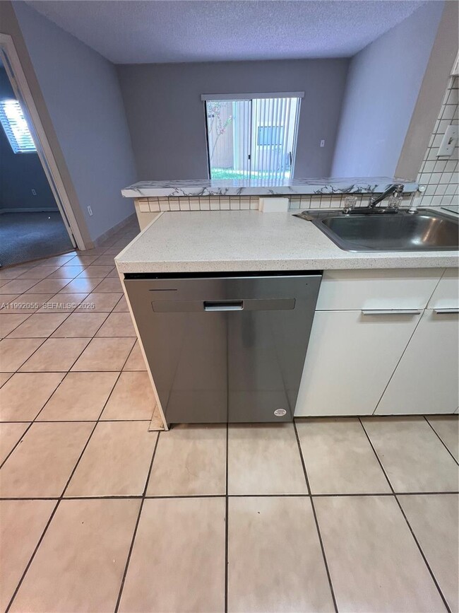 Building Photo - 251 Palm Cir W