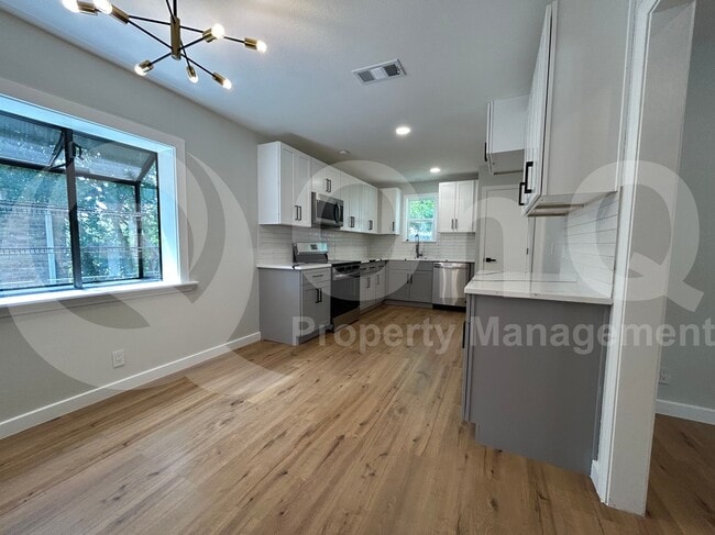 Building Photo - 608 High Meadow Dr