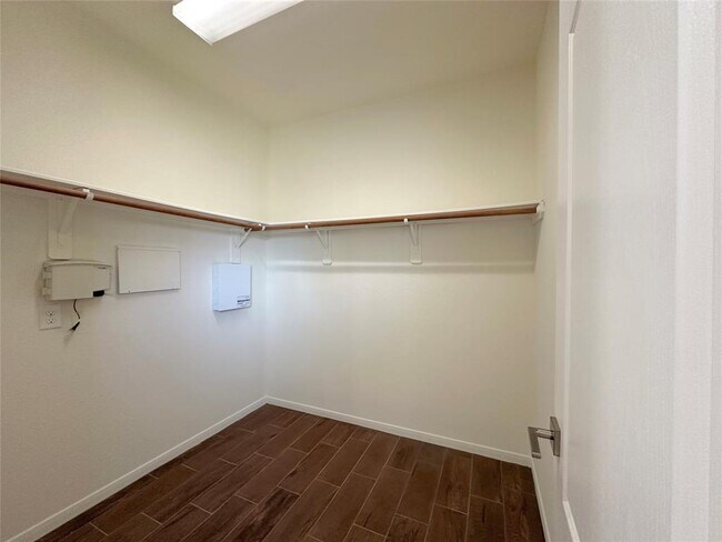Building Photo - 23702 N Newport Bend