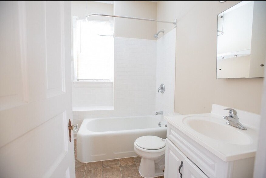 Building Photo - 2728 N Murray Ave