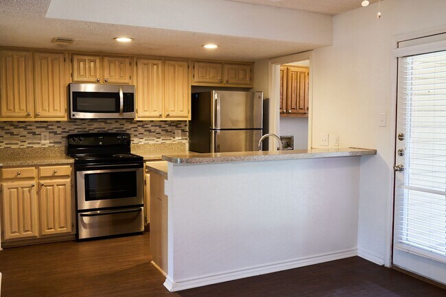 Building Photo - 900 Kilkenny Ct