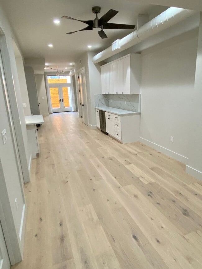 Building Photo - Large newly remodeled apartment with stain...