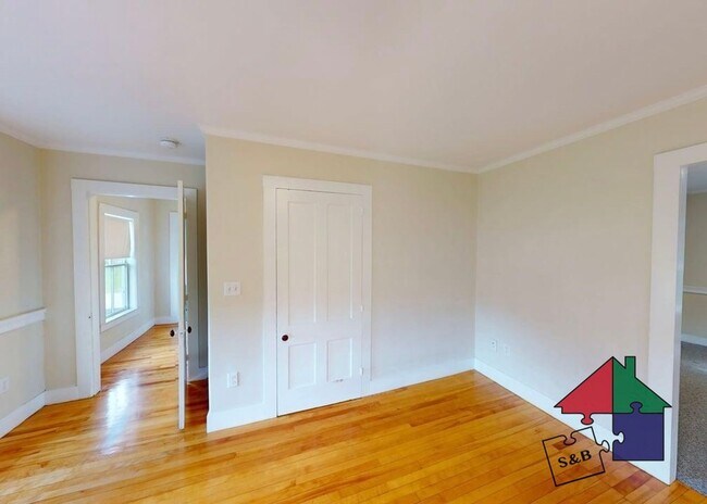 Building Photo - 123 Hill St