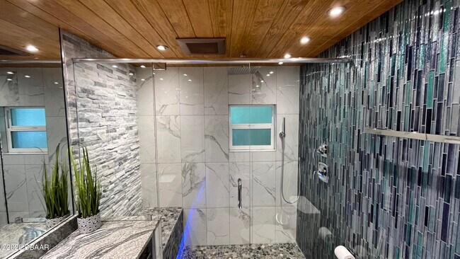 Building Photo - 236 N Keech St