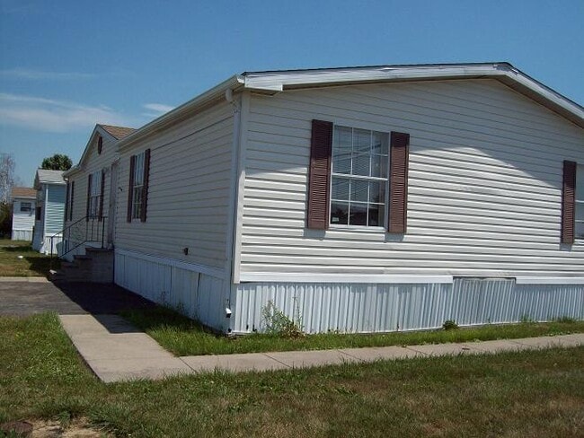 Building Photo - 889 Fernwood Dr