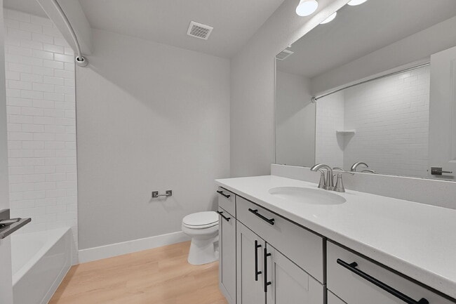 Building Photo - $2,650.00, 5-bed, 3-bed ranch-style home located in Colorado Springs with a large back yard.