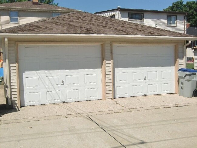 Garage - 2952 S 38th St