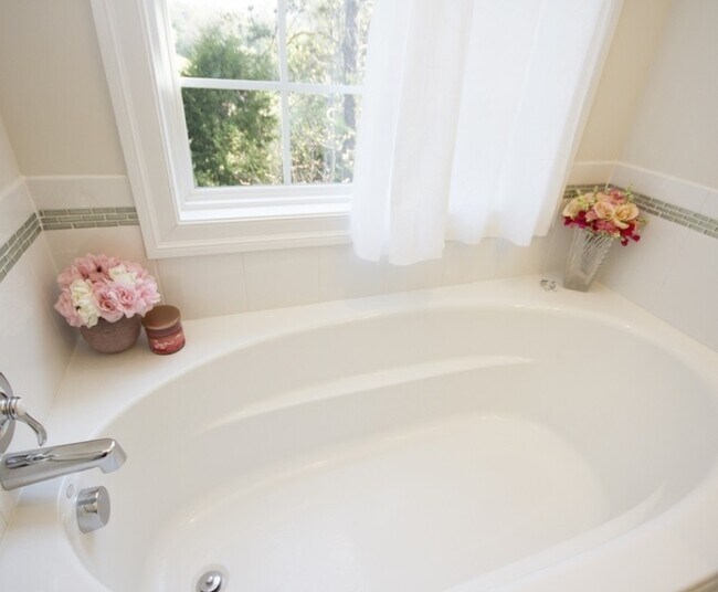 Building Photo - 2018 Avinity Loop