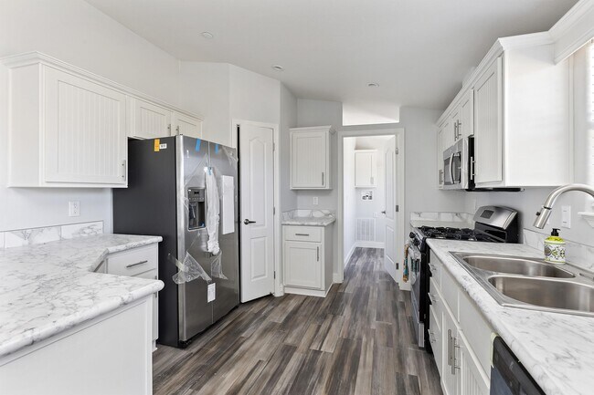 Building Photo - 60661 Chalet Dr