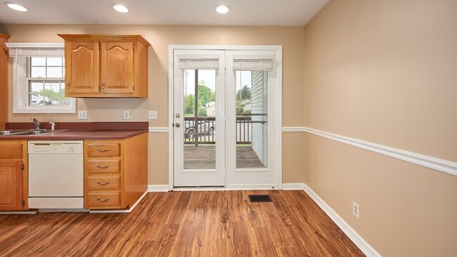Building Photo - Now Showing: 2BR, 1 1/2BA condo