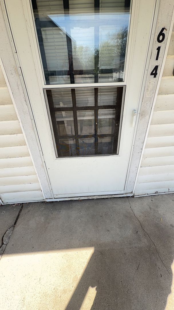 Building Photo - 212 Tinkler St