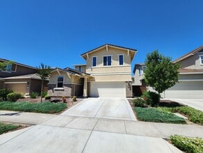 Building Photo - 4549 Maple Crest St