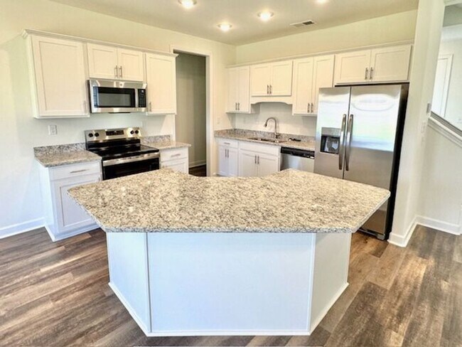 Building Photo - Move In Special! Conditions Apply! Now Lea...