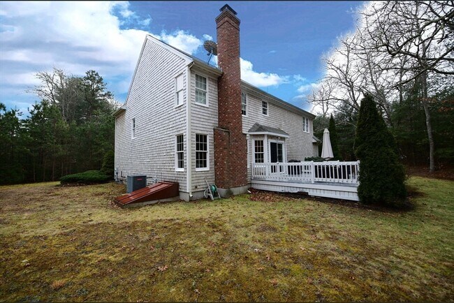 Building Photo - 8 Tiffany Rd