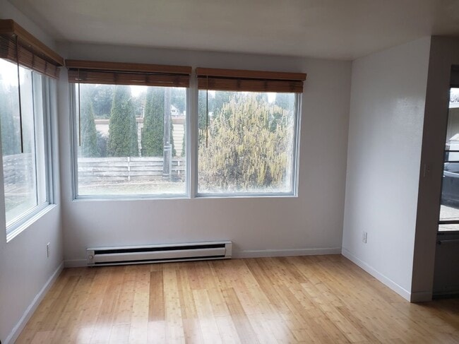 Building Photo - 722 White Pl