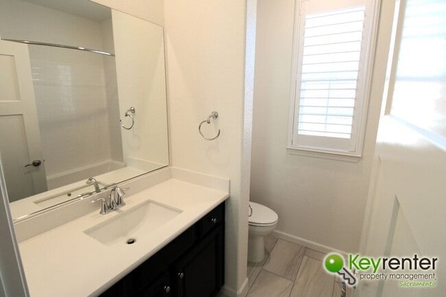 Building Photo - 1061 Chapelhill Ln