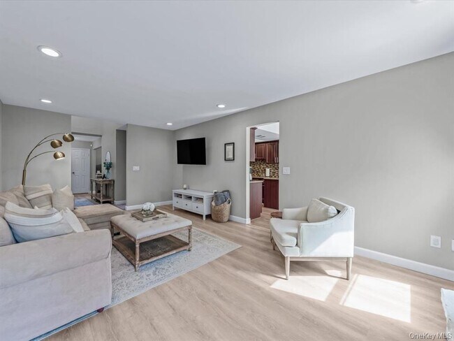 Building Photo - 54 Hidden Ridge Dr