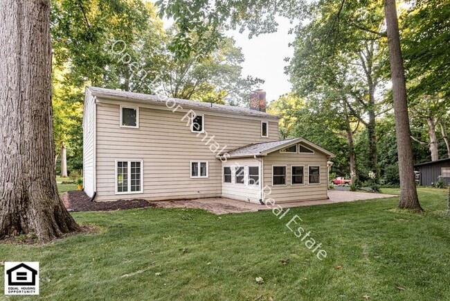 Building Photo - 9324 Saratoga Rd