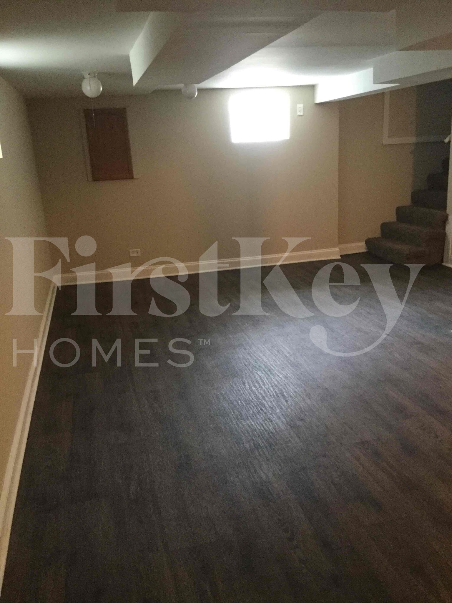 Building Photo - 8044 S Maplewood Ave