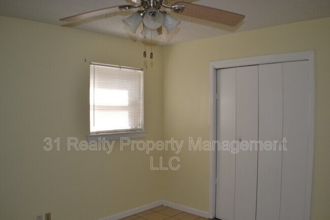 Building Photo - 706 Frisco Rd