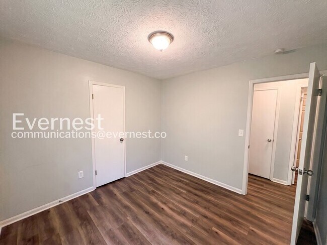 Building Photo - 7800 Park Ln