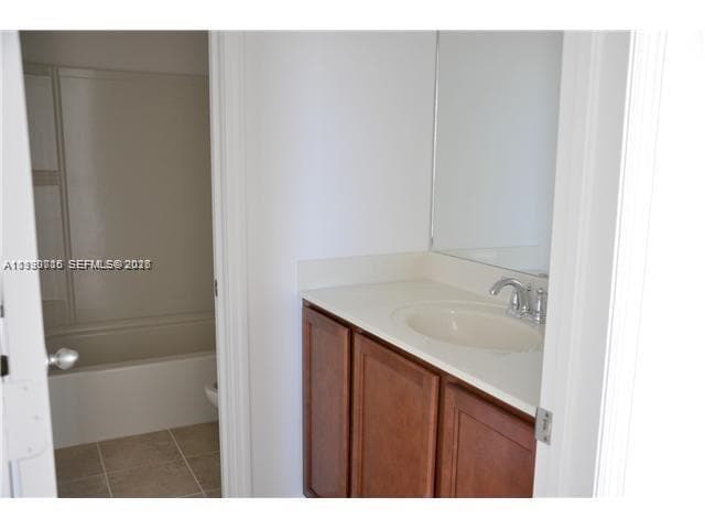 Building Photo - 580 NE 33rd Terrace