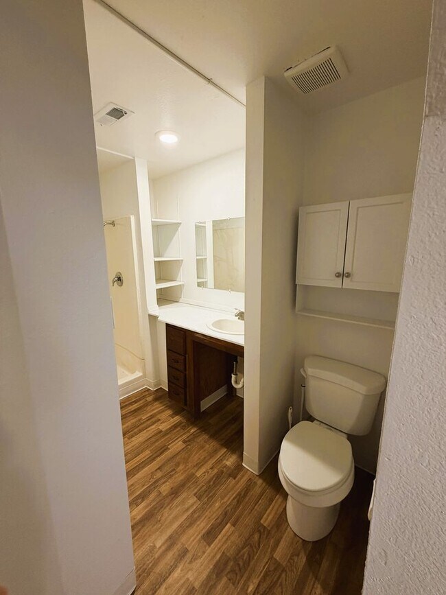 Building Photo - 265 N Oregon St