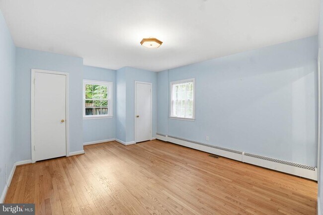Building Photo - 2913 Cleave Dr