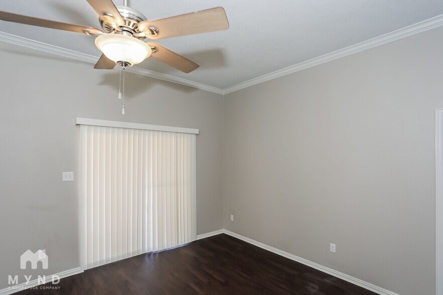 Building Photo - 521 Pleasant Valley Dr