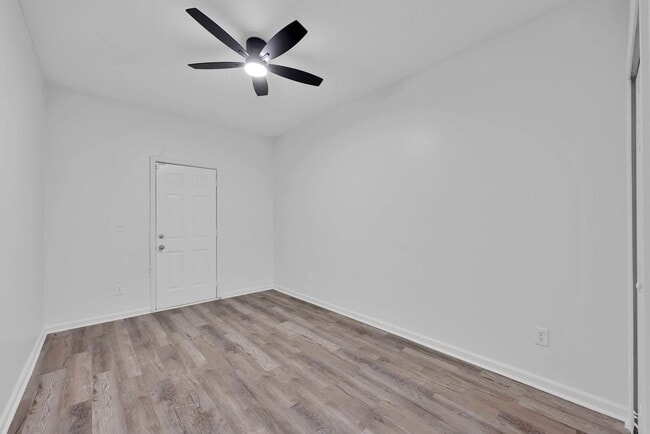 Building Photo - 3 Bedroom Townhouse for Rent! Special Low Pricing