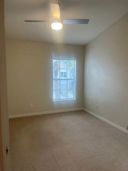 Building Photo - 8361 Village Edge Cir