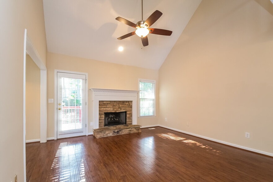 Building Photo - 39 Crestview Dr