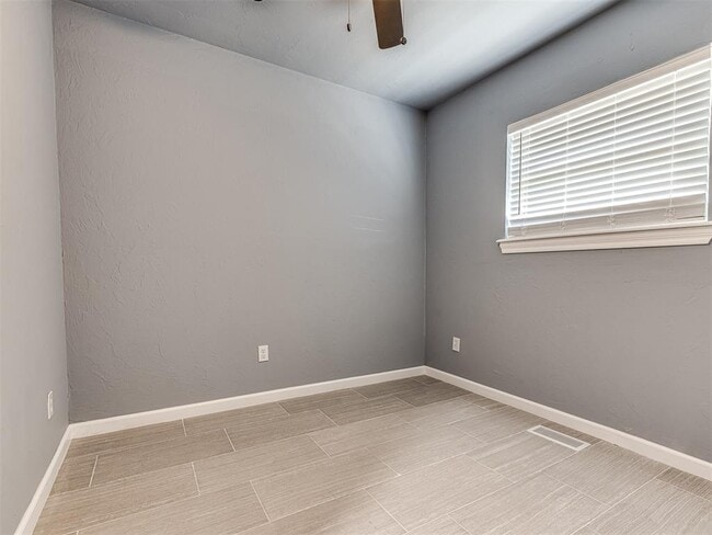 Building Photo - 14008 Gateway Dr