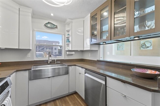 Building Photo - 3330 Gulf of Mexico Dr