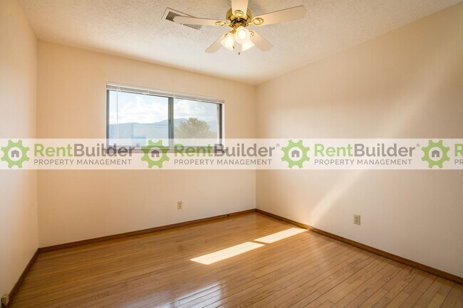 Building Photo - 10 Aspen Rd