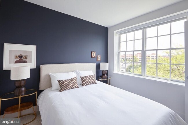 Building Photo - 816 Potomac Ave SE