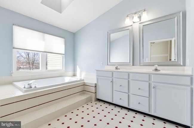 Building Photo - 21369 Sawyer Square