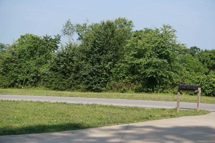 West Fairfield Place 618 Appleton Dr Clarksville TN 37042 Apartment