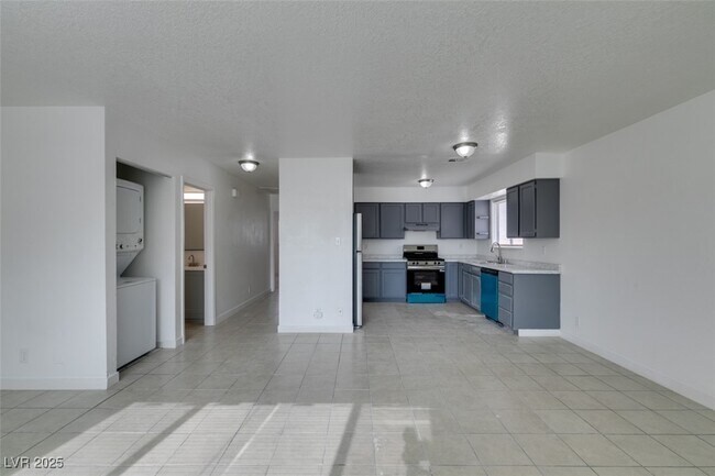 Building Photo - 6987 Mendon Ln