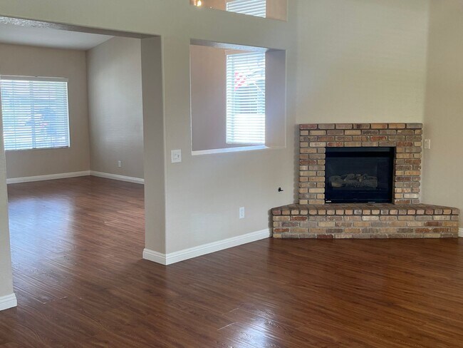 Building Photo - Murrieta 4 Bedroom