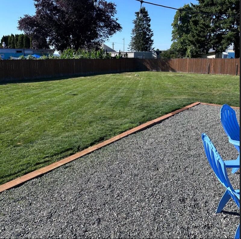 Building Photo - 12090 Country Ln