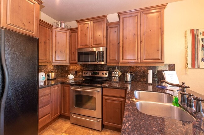 Building Photo - Furnished or Unfurnished, 1 Year Minimum -...