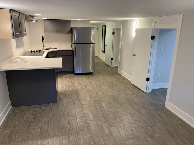 Building Photo - 3050 N Clifton Ave