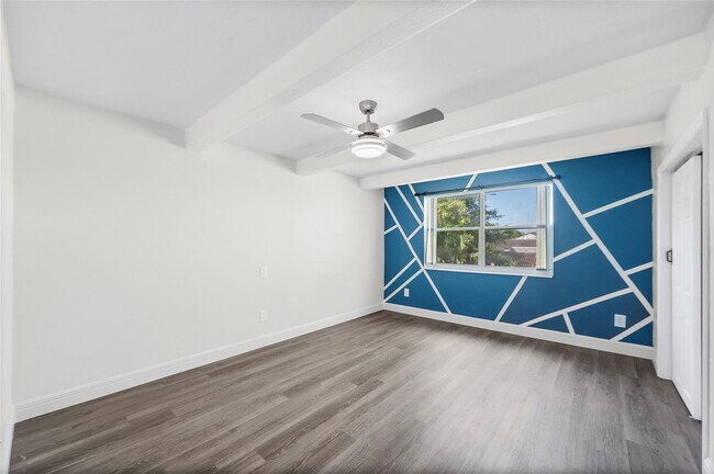 Building Photo - 10120 Boca Entrada Blvd