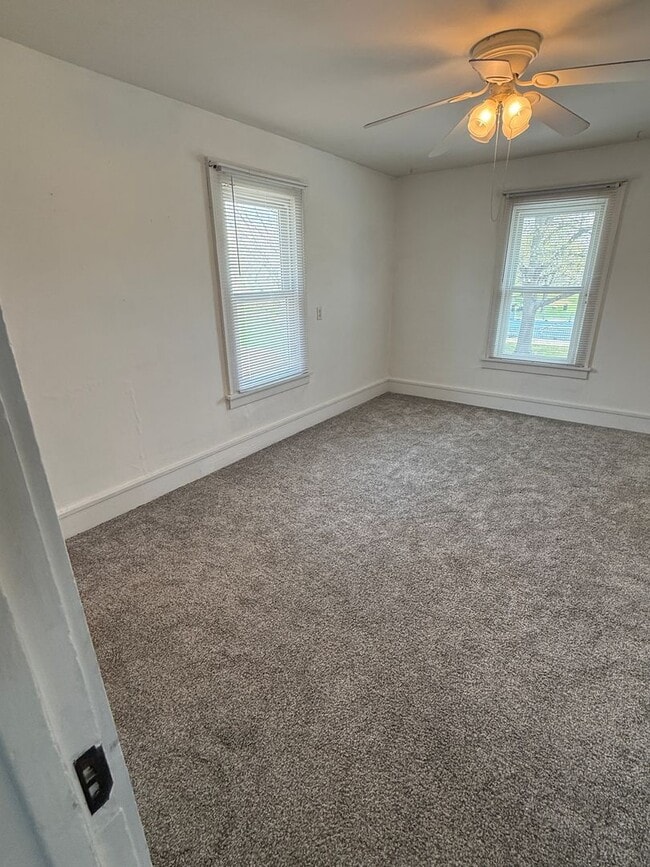 Building Photo - For Rent: Spacious 4-Bedroom Home in Moline, IL – $1,750/month