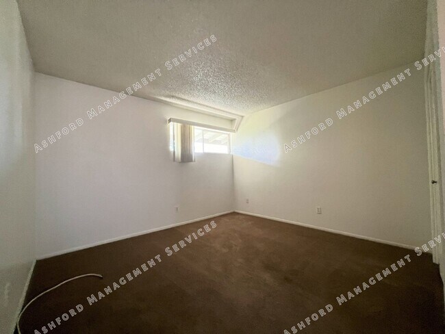 Building Photo - 7141 N 16th St
