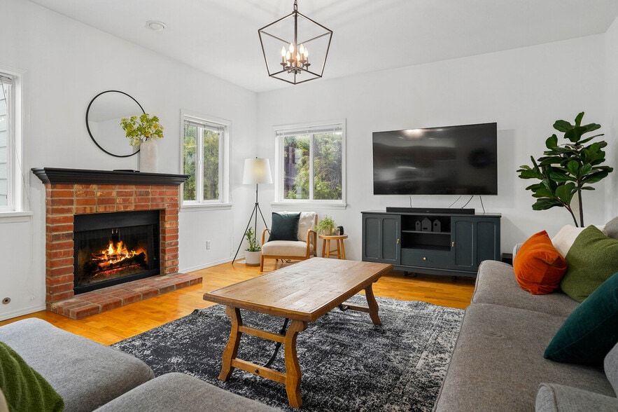 Living Room - 2845 Eastlake Dr SE