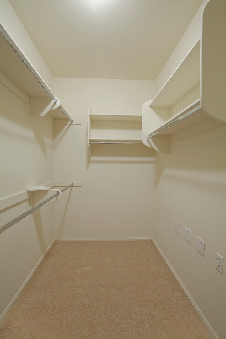 Building Photo - 12745 Moorpark St