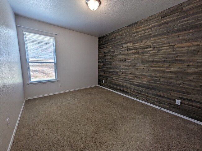 Building Photo - 1108 Bowlus Dr