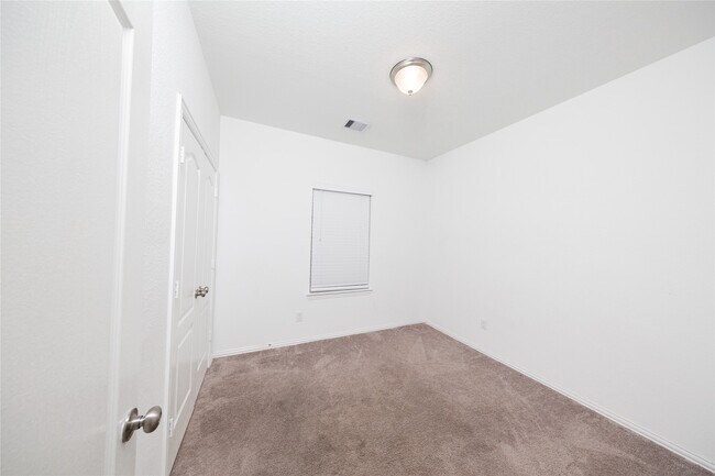 Building Photo - 31206 Whitfield Ct